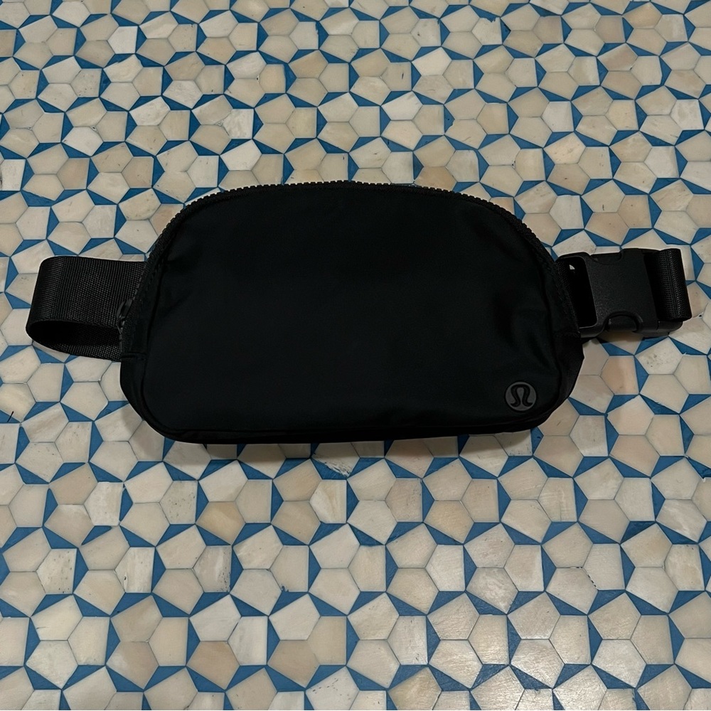 Lululemon Everywhere Belt Bag 1L